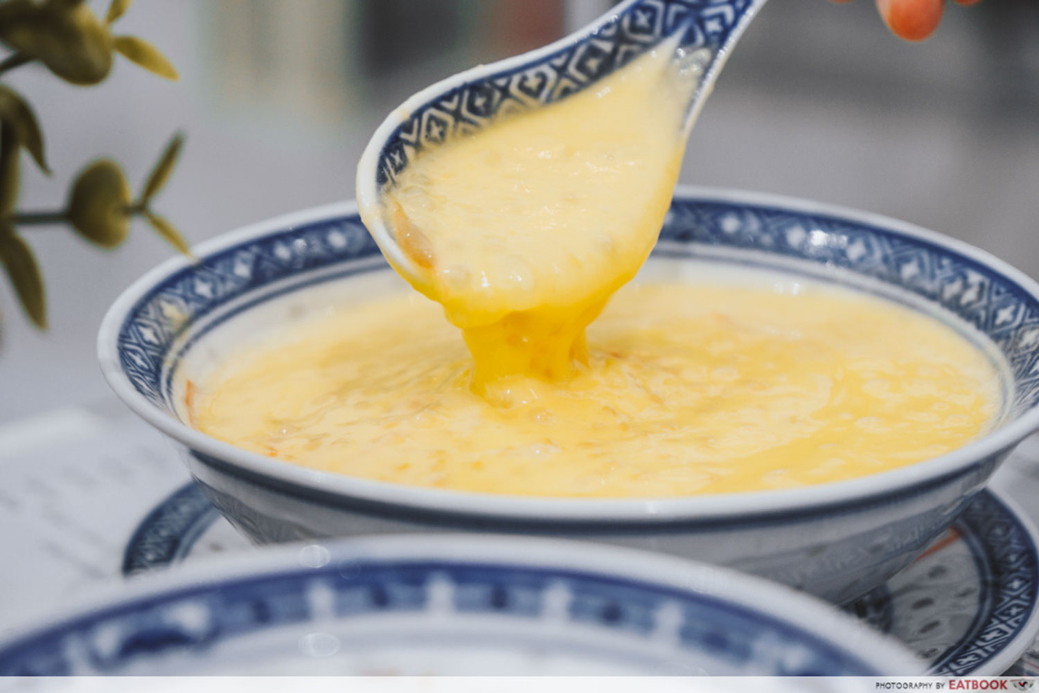 Jin Yu Man Tang Dessert Shop - Mango Sago Pomelo Pouring