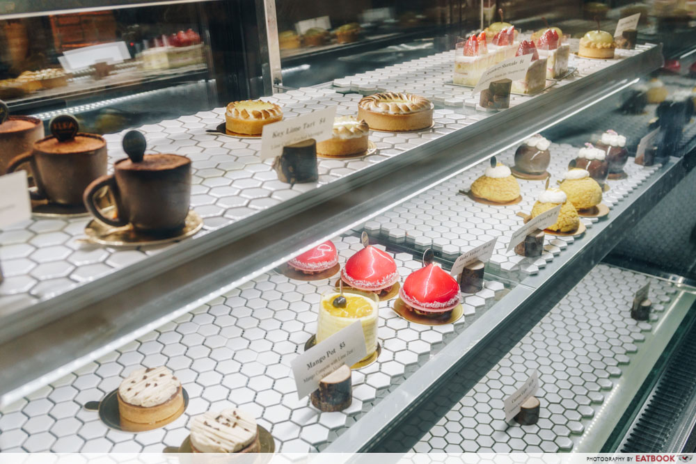 KURA pastry case