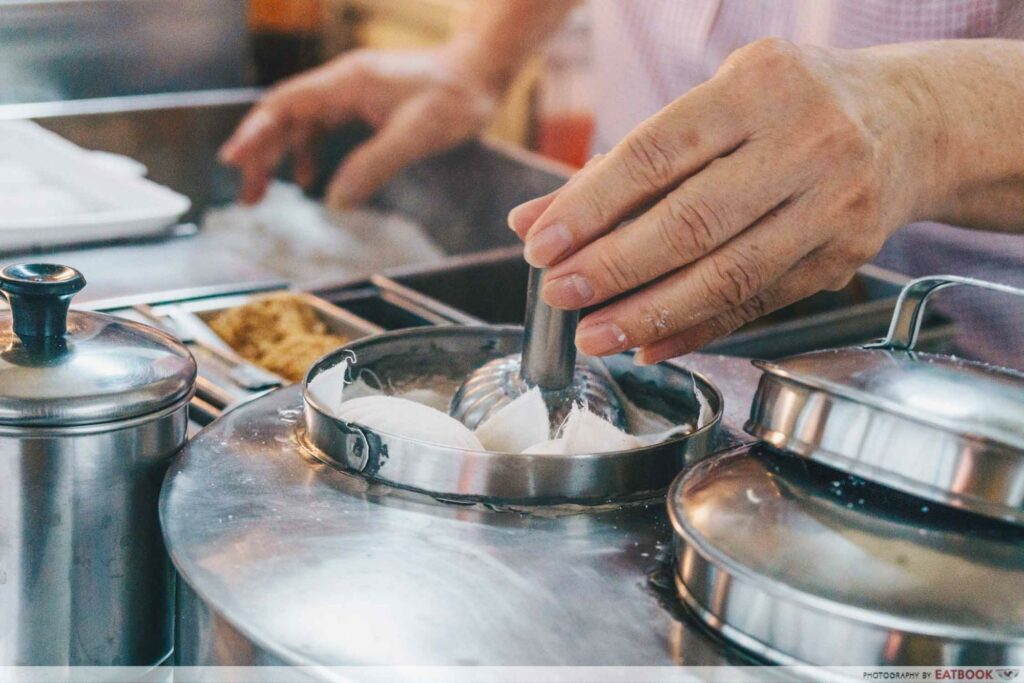 Mr Ho Tutu Kueh cooking