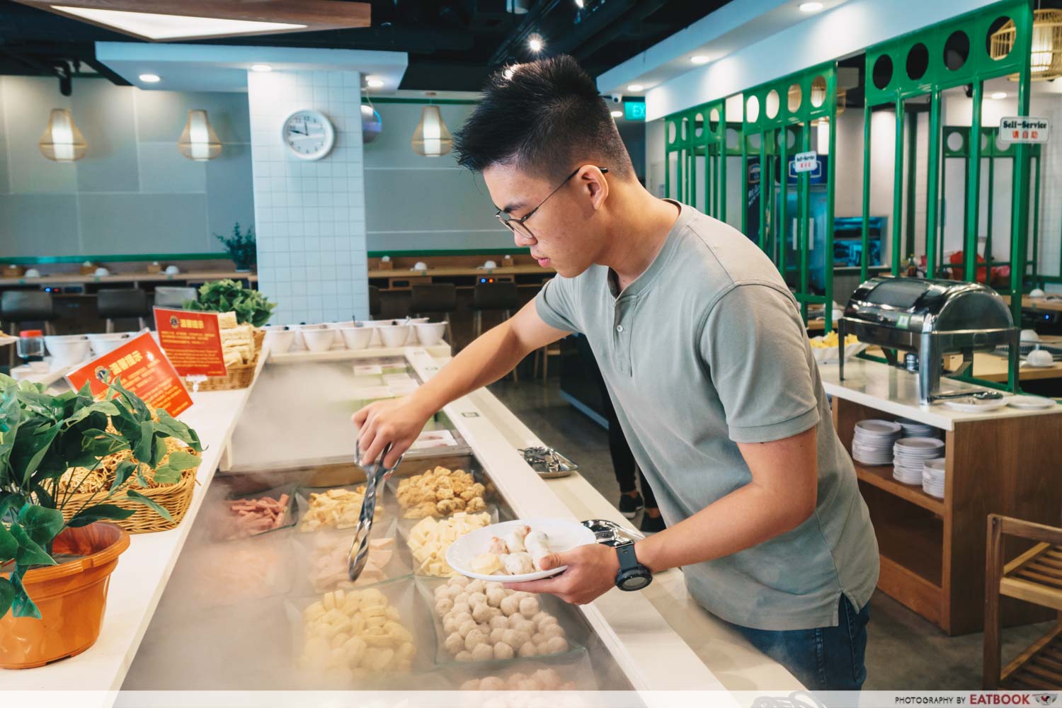 Xiaocaoxiang Steamboat Buffet picking