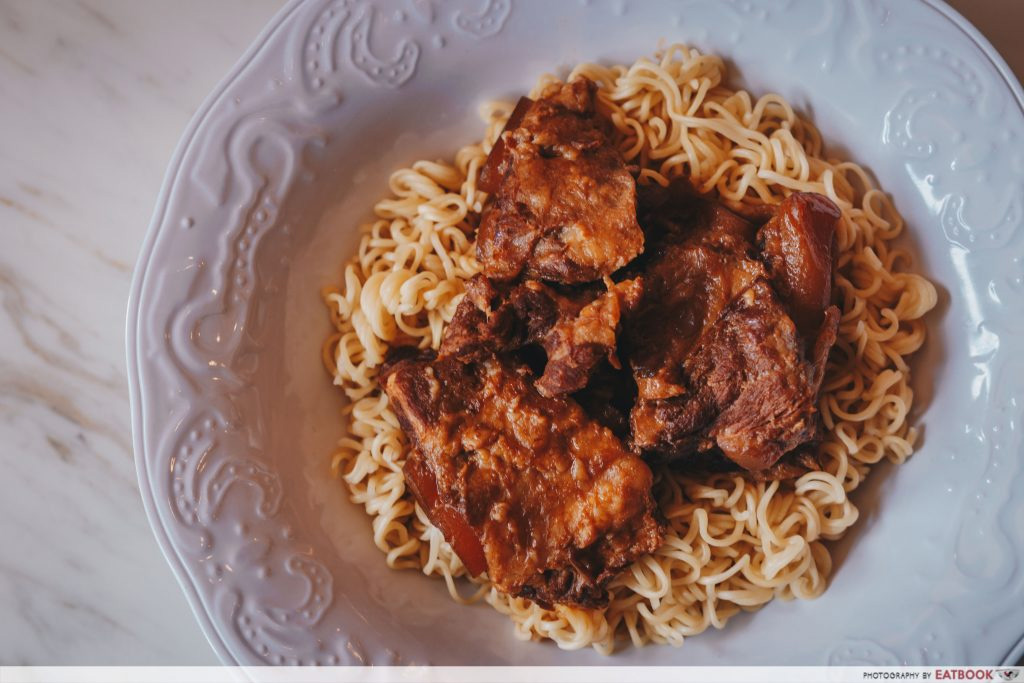 tsui wah orchard kagoshima style pork cartilage with tossed instant noodles