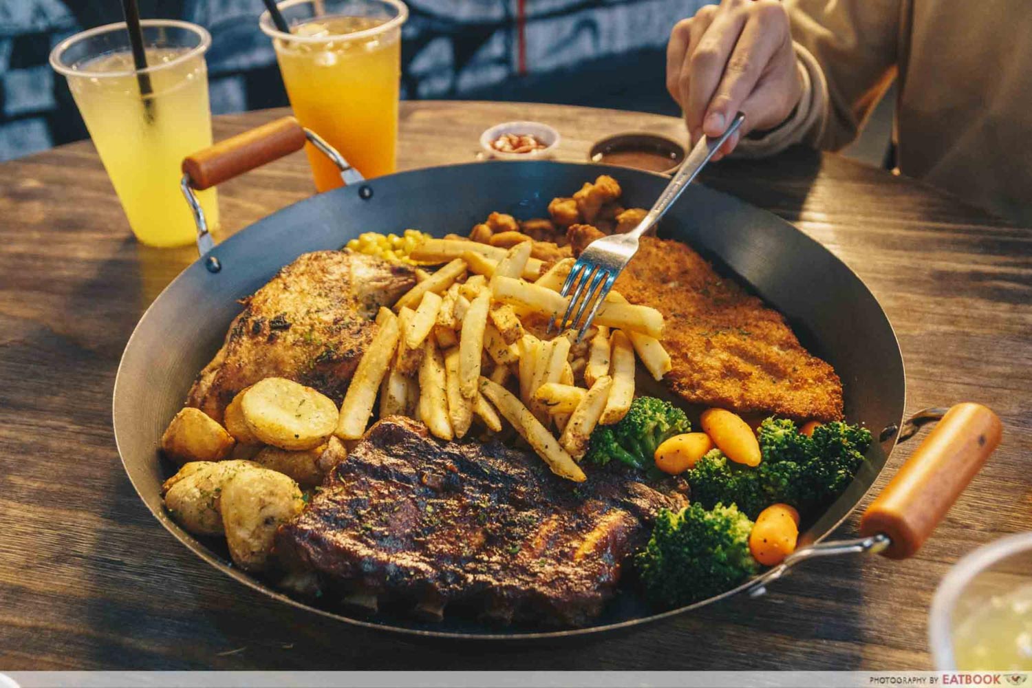 Steak & Bones - Giant Western Platter