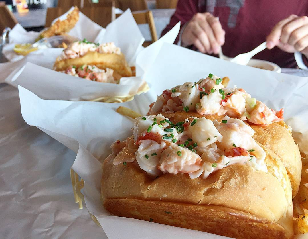 lobster rolls dancing crab