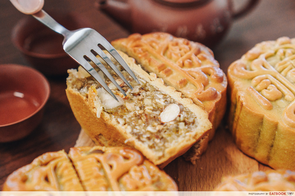 Cross-section of the mixed nuts mooncake