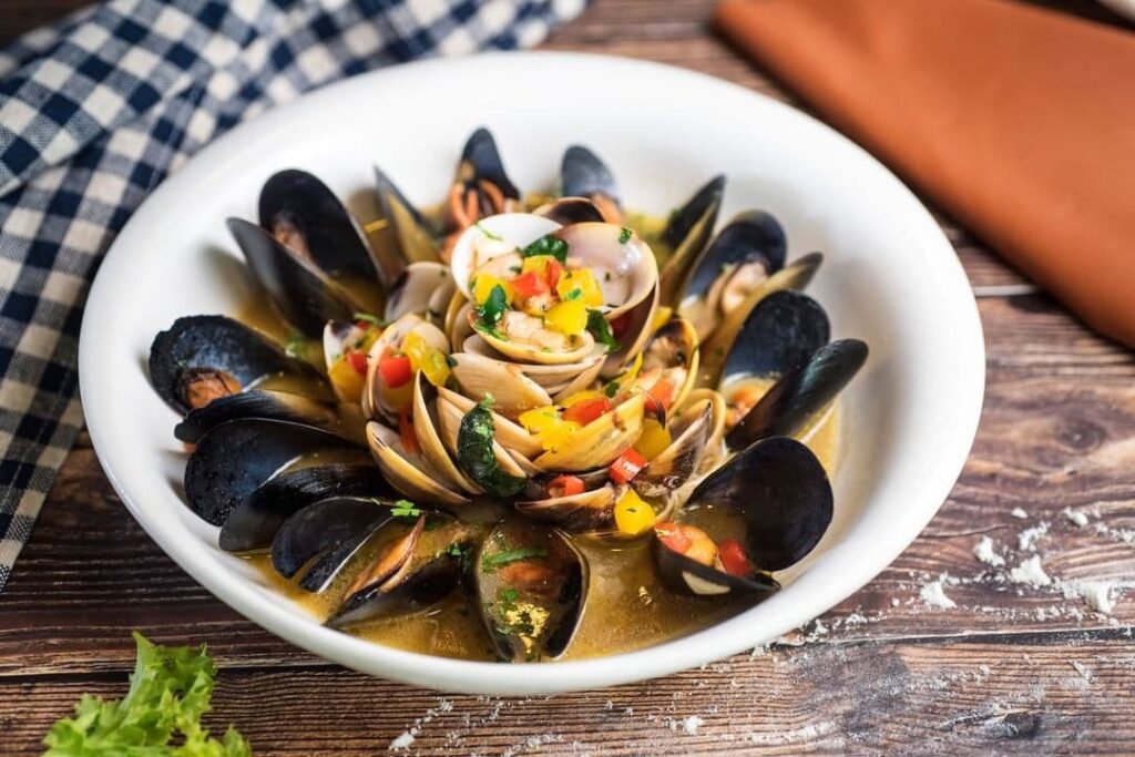 bowl of mussels 