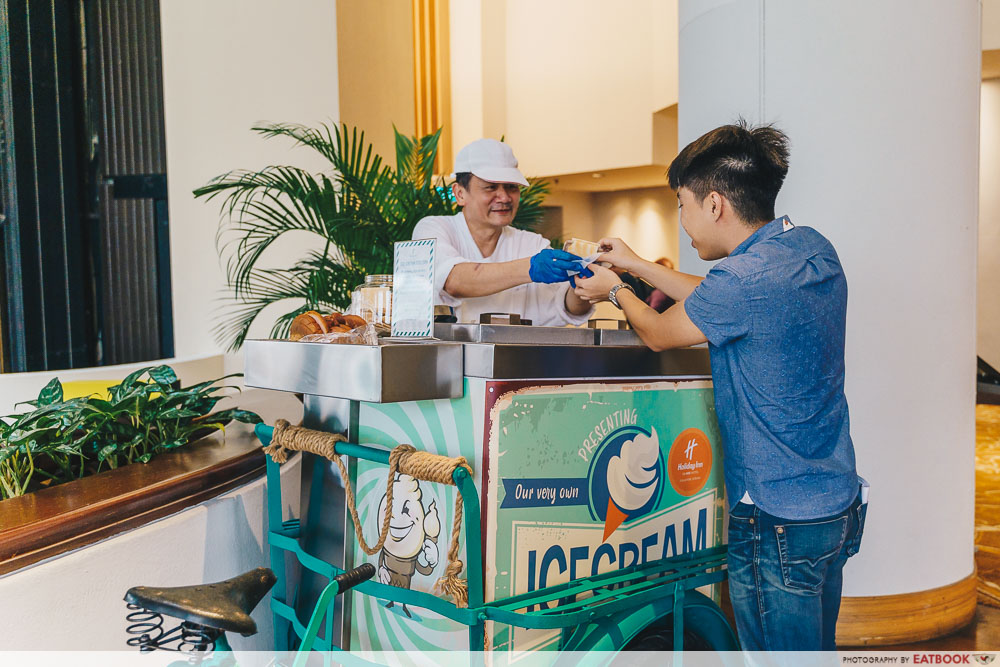 Holiday Inn Singapore Atrium Restaurant ice cream station