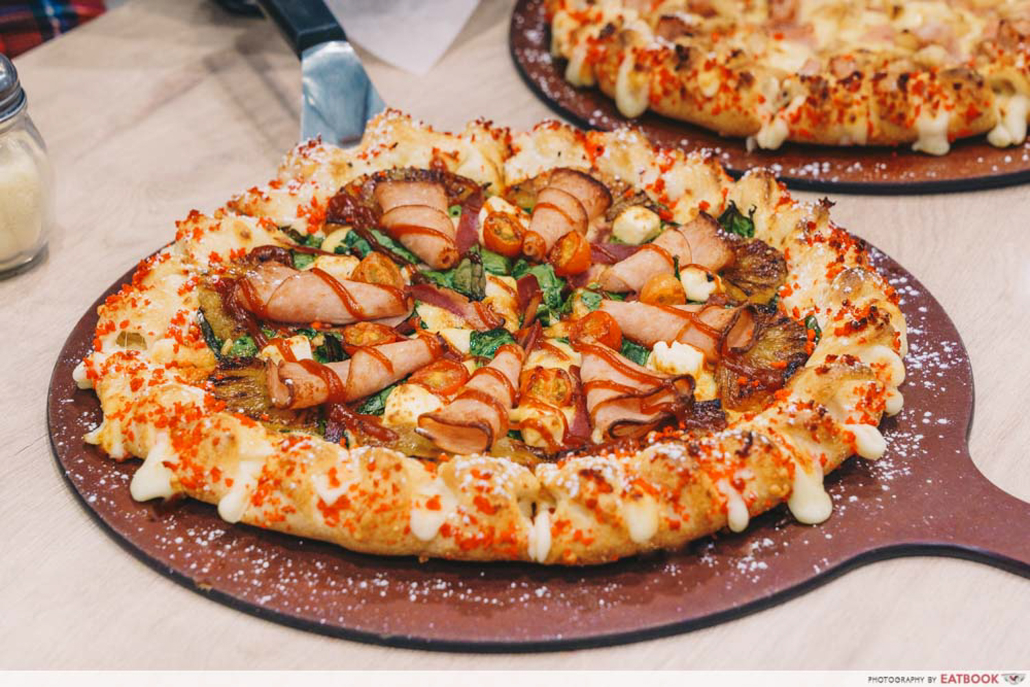 Pizza Hut S Christmas Pizzas With Chocolate Banana And Cheese Stuffed Crust For Last Minute X Mas Parties Eatbook Sg New Singapore Restaurant And Street Food Ideas Recommendations