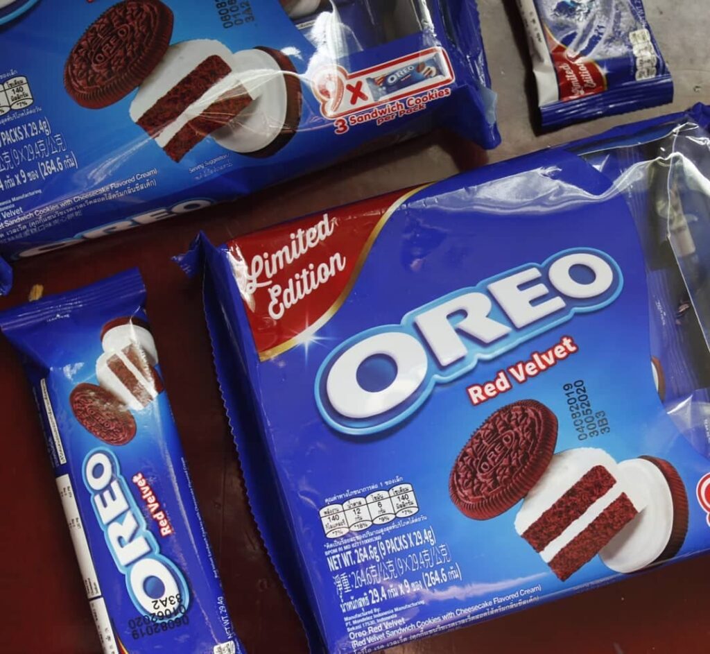 Red Velvet Oreo Cookies packaging 