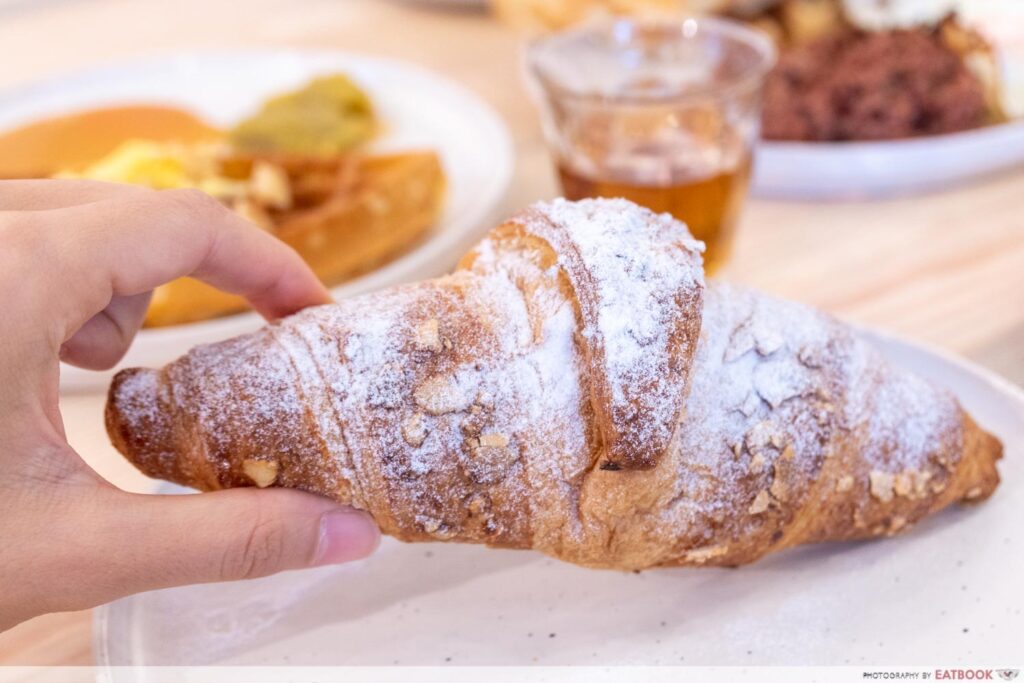 Komma Social Cafe almond croissant