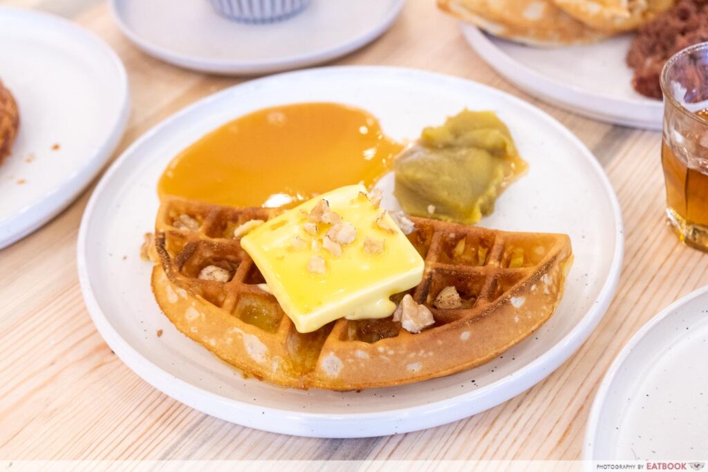 Komma Social Cafe kaya waffles