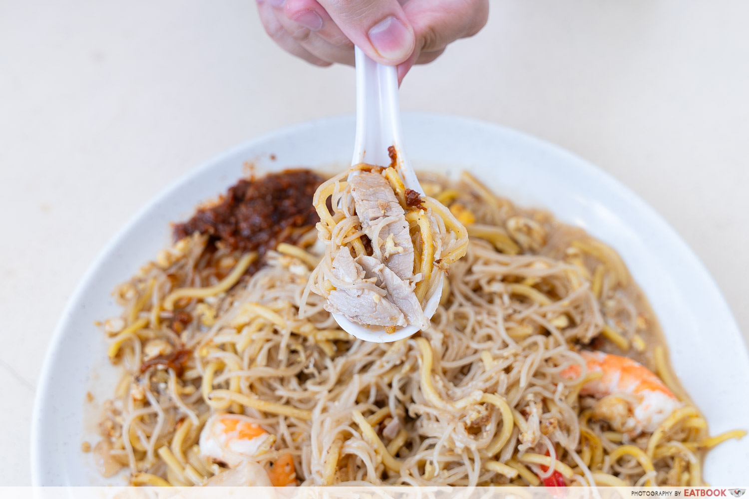 hokkien-man-hokkien-mee-toa-payoh-hokkien-mee-scoop-pork-slices-interaction