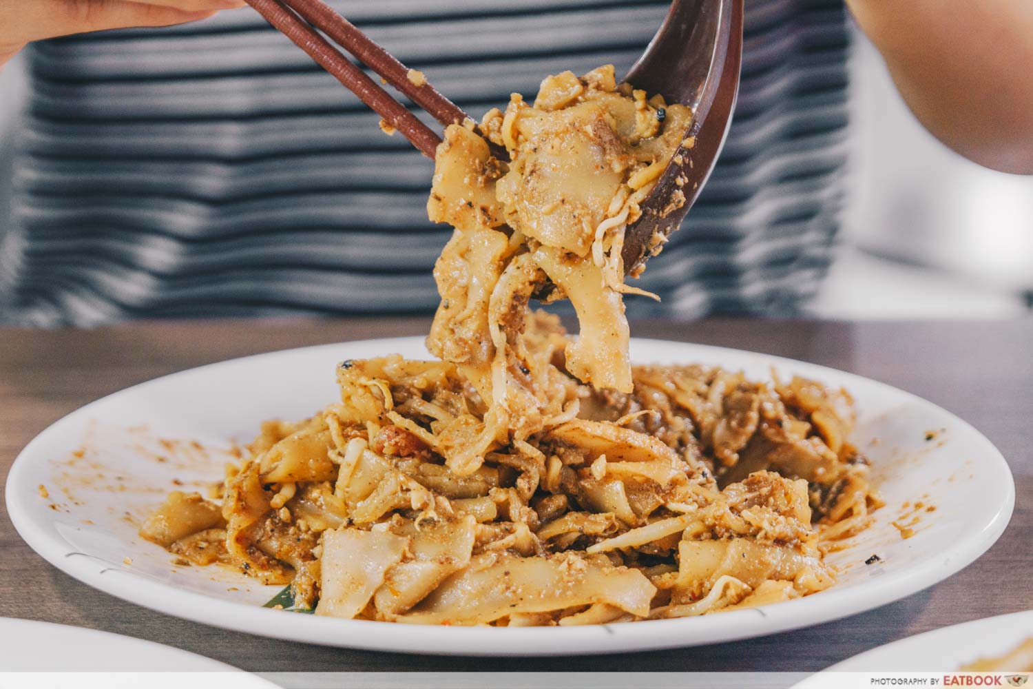 Apollo Fresh Cockle Fried Kway Teow - Mixing