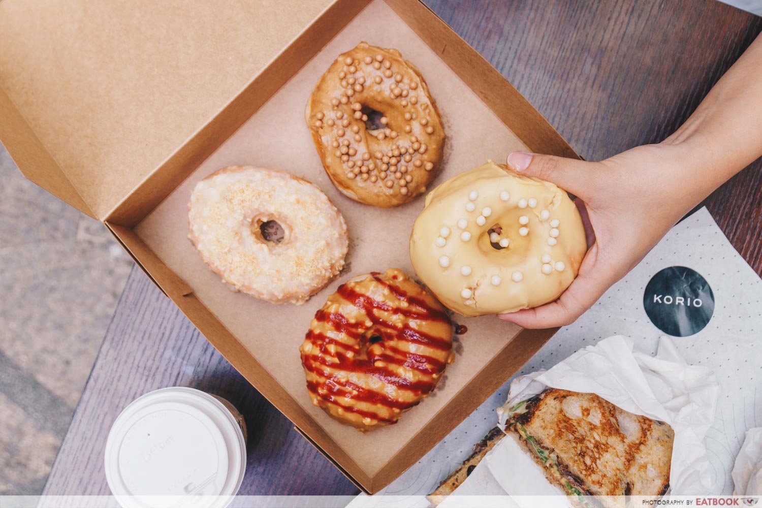 Korio - Donut flatlay