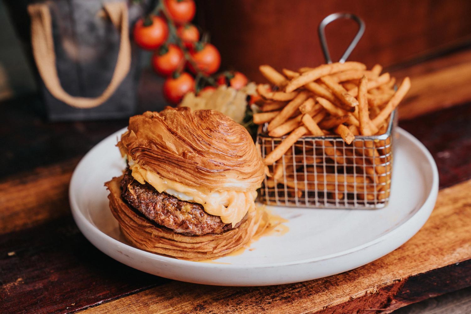 Spize Croissant burger