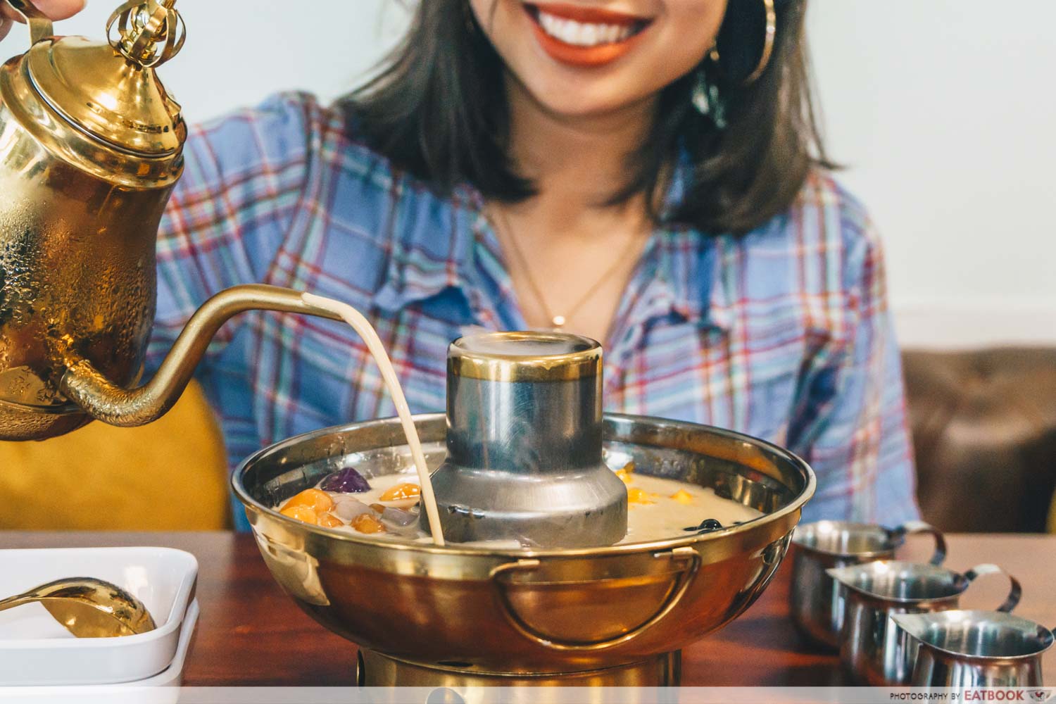 Bubble Tea Hotpot - Pouring the milk tea