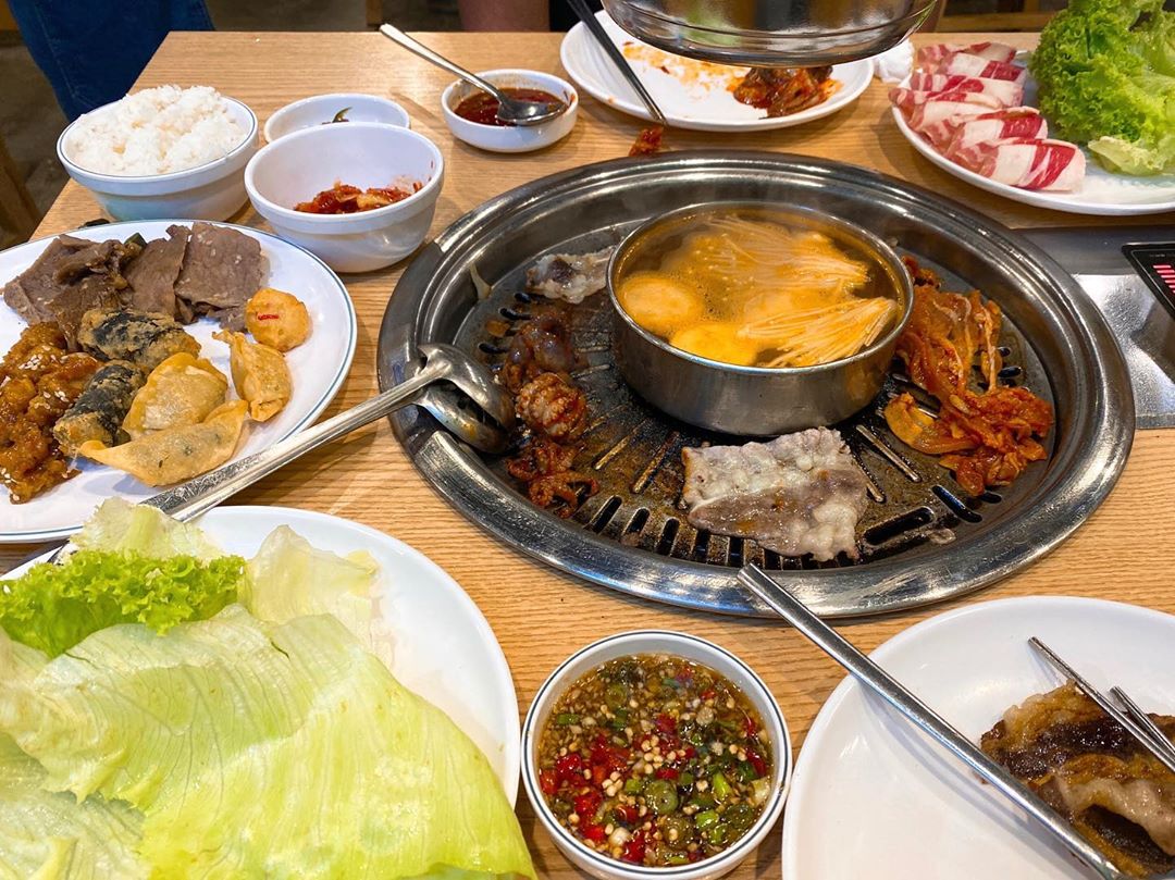 hanssik korean buffet table