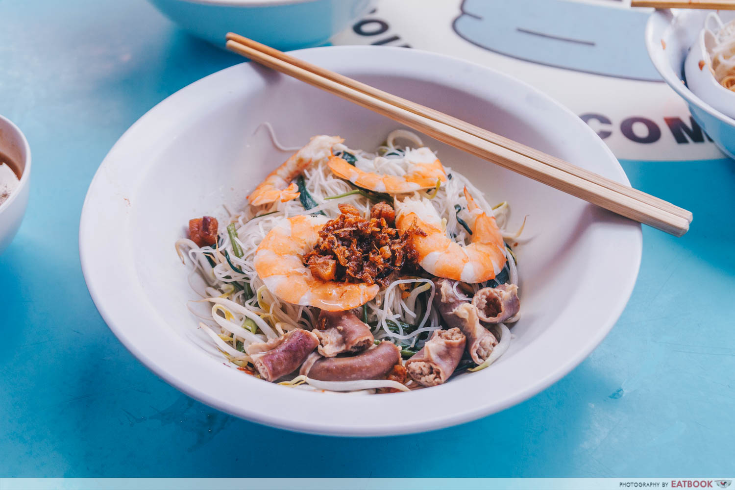 Da Dong Prawn Noodles - Pork intestine prawn noodles closeup shot