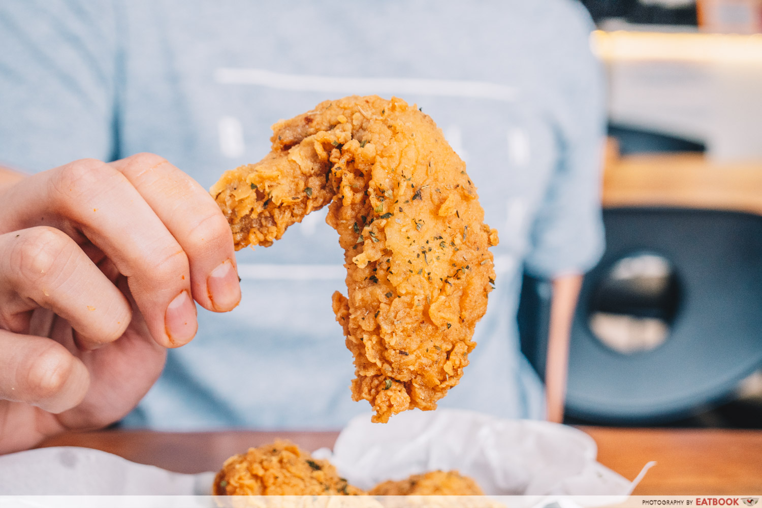 E1 Wingz - Fried chicken wings closeup shot