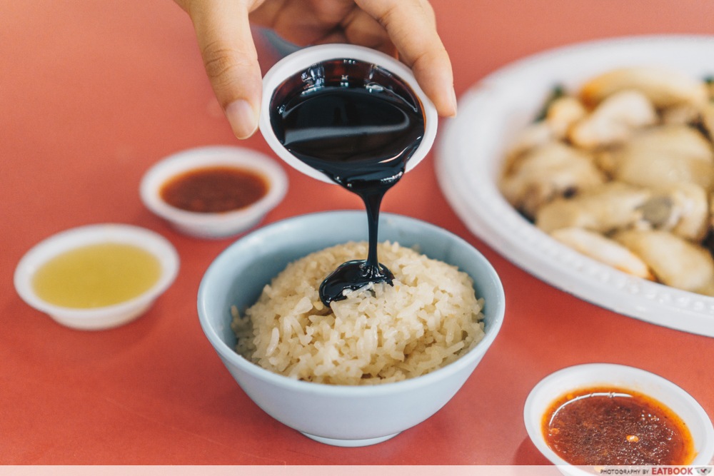 Heng Ji Chicken Rice - Pouring dark soya sauce