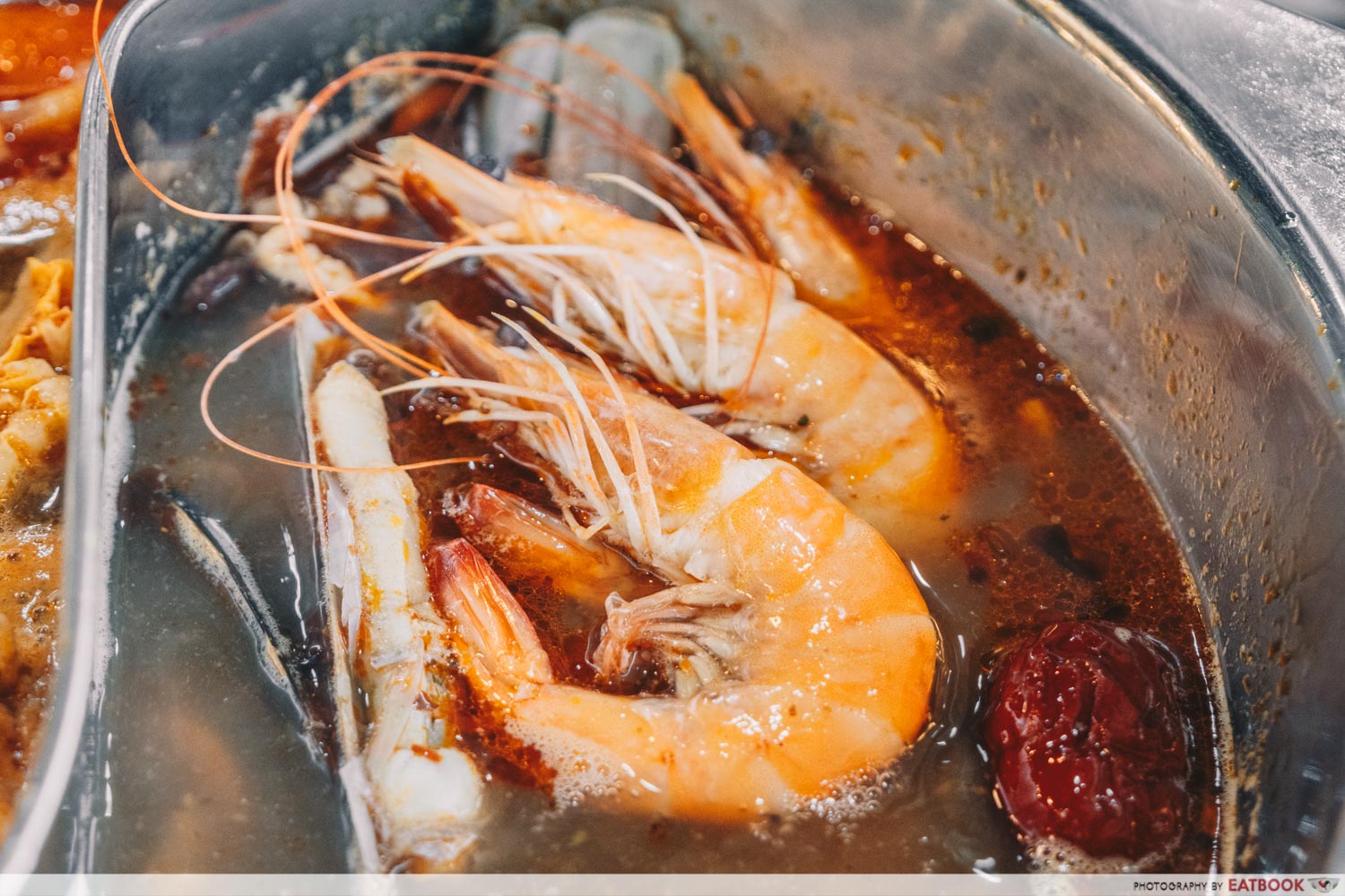 Yi Zi Wei - Prawns in mala soup closeup