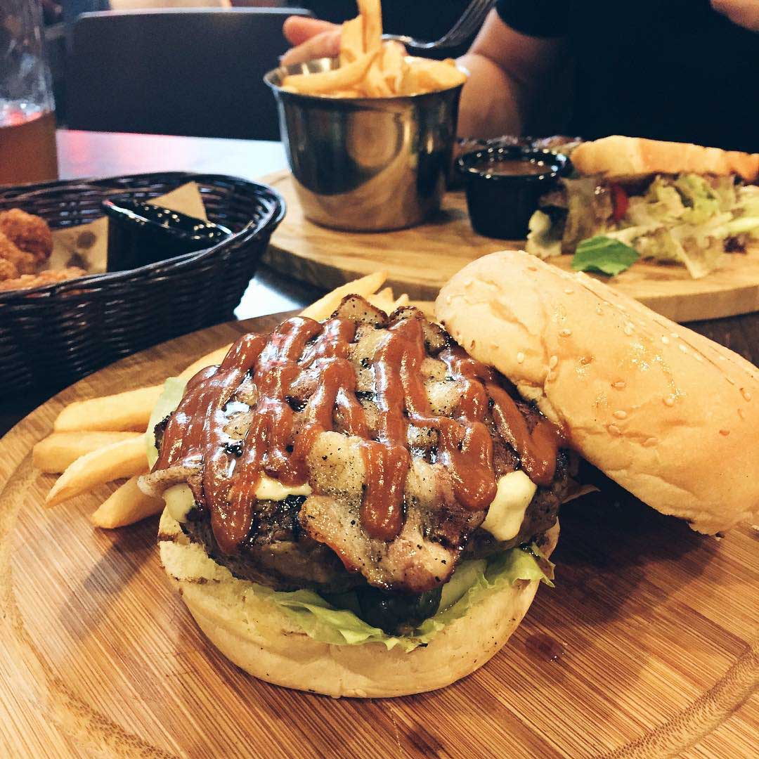 Hawker burger delivery - The carving board