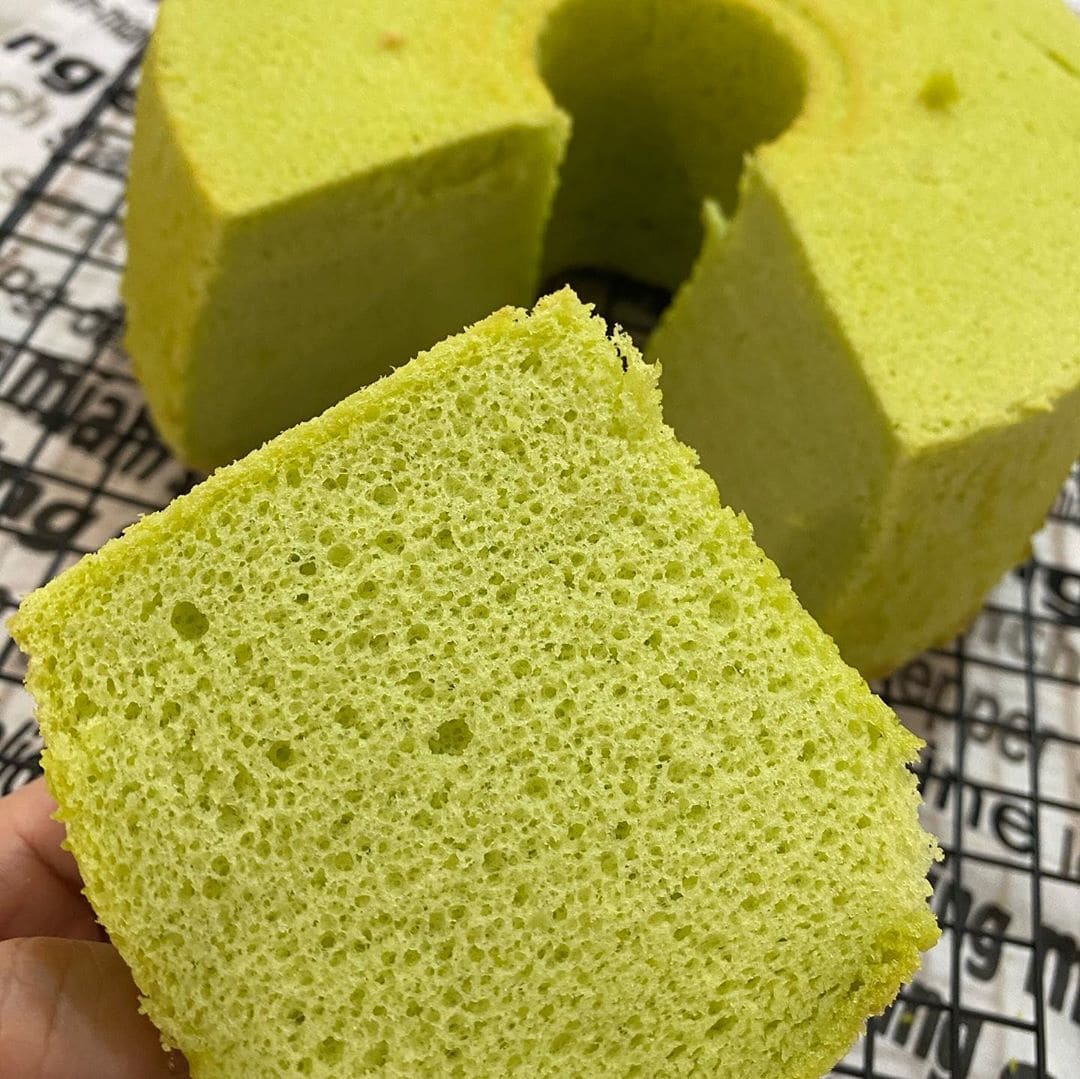 No-Bake Asian Desserts - Rice Cooker Pandan Chiffon Cake