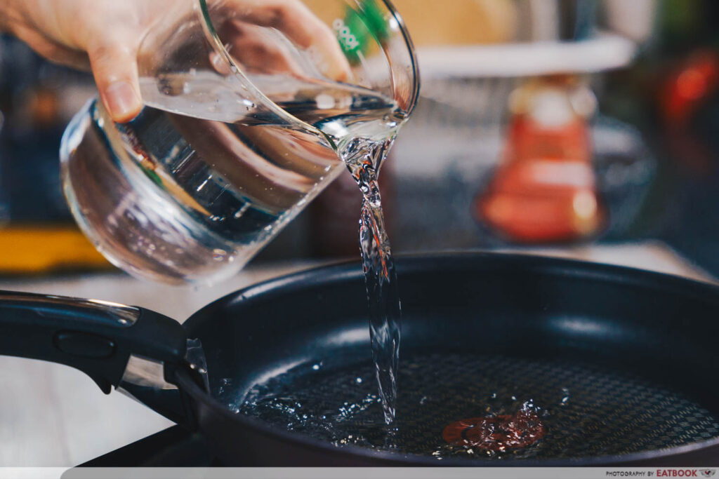 One-Pan Sriracha Pasta pour water