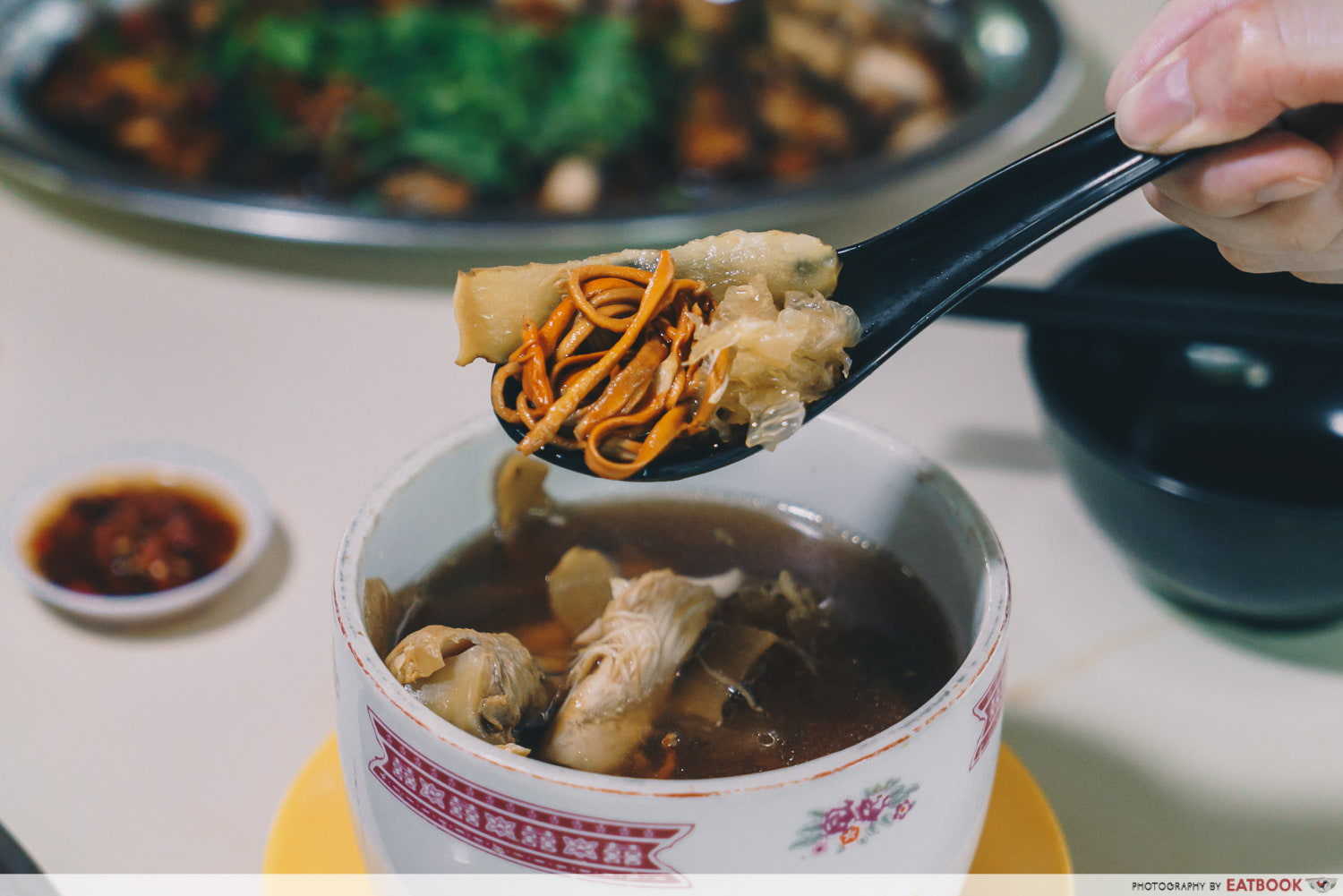 Cordyceps white fungus steamed chicken soup dishes