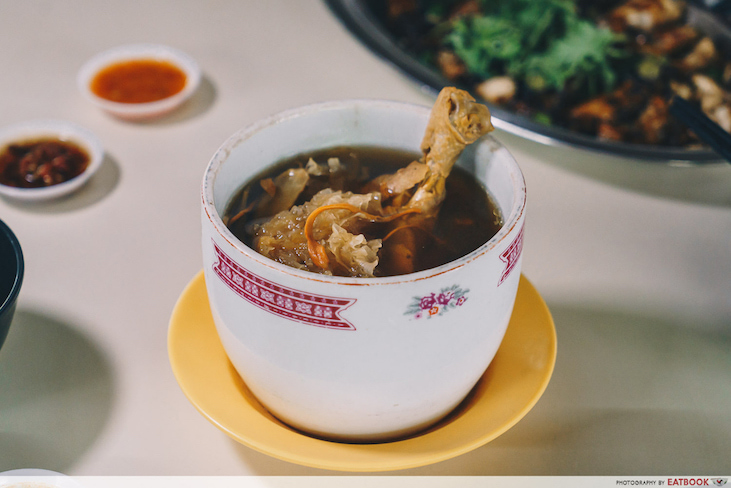 Cordyceps white fungus steamed chicken soup