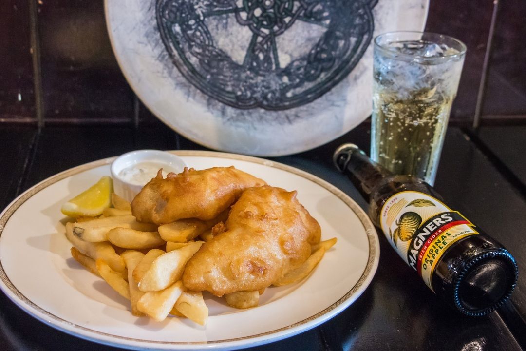 molly malones irish pub fish and chips