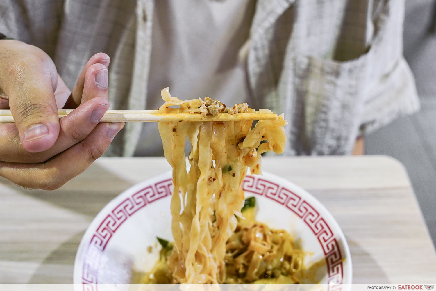 roast-paradise-hakka-noodles-chopsticks-interaction