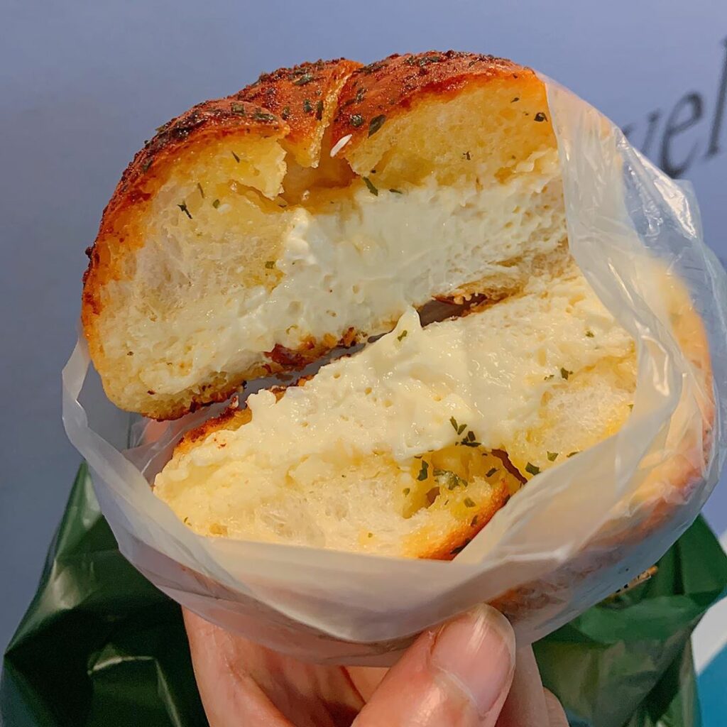 barcook bakery garlic cream cheese bread