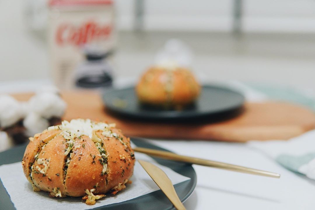 buttered hands garlic cream cheese bread