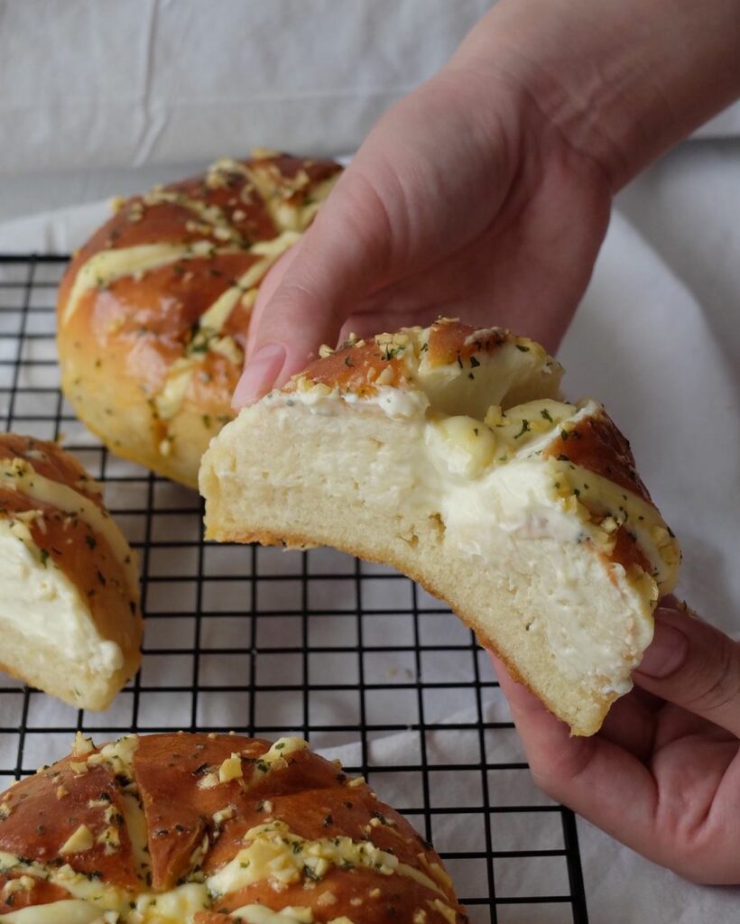 16 Garlic Cream Cheese Buns All Bread Lovers Must Try, Including