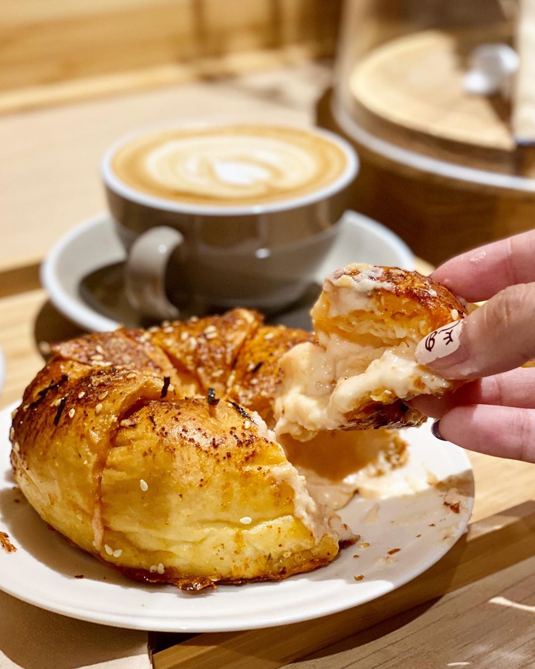 garlic cream cheese bread