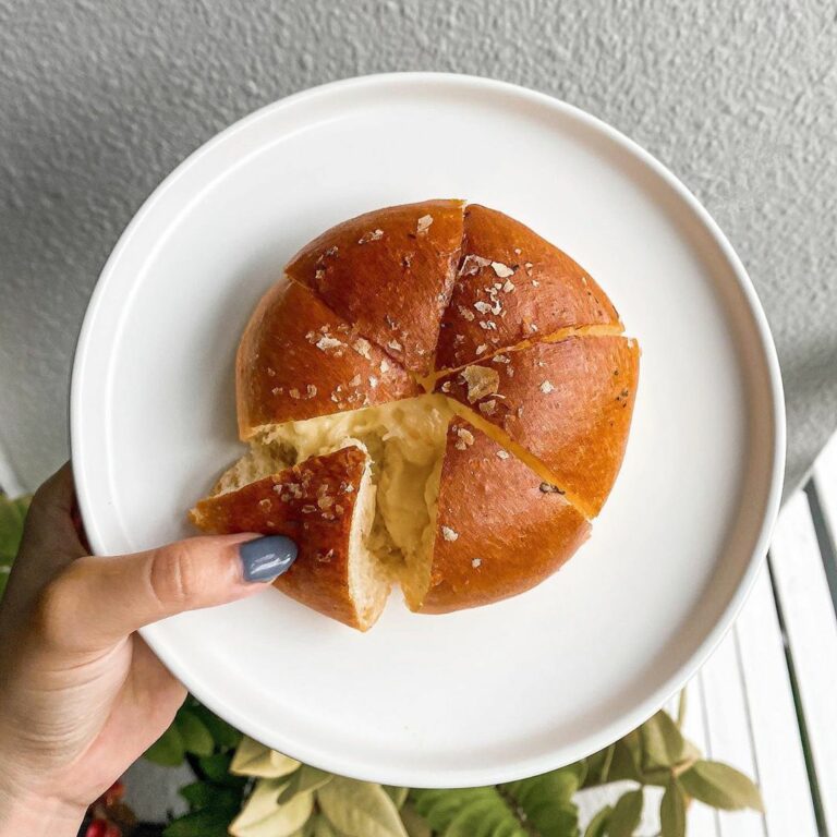 16 Garlic Cream Cheese Buns All Bread Lovers Must Try, Including