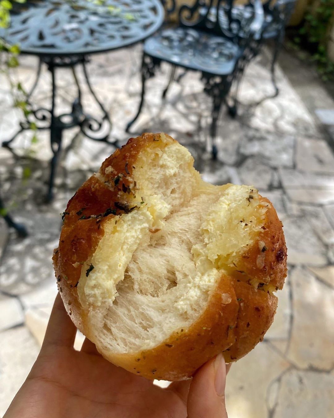 tokoppang garlic cream cheese bread