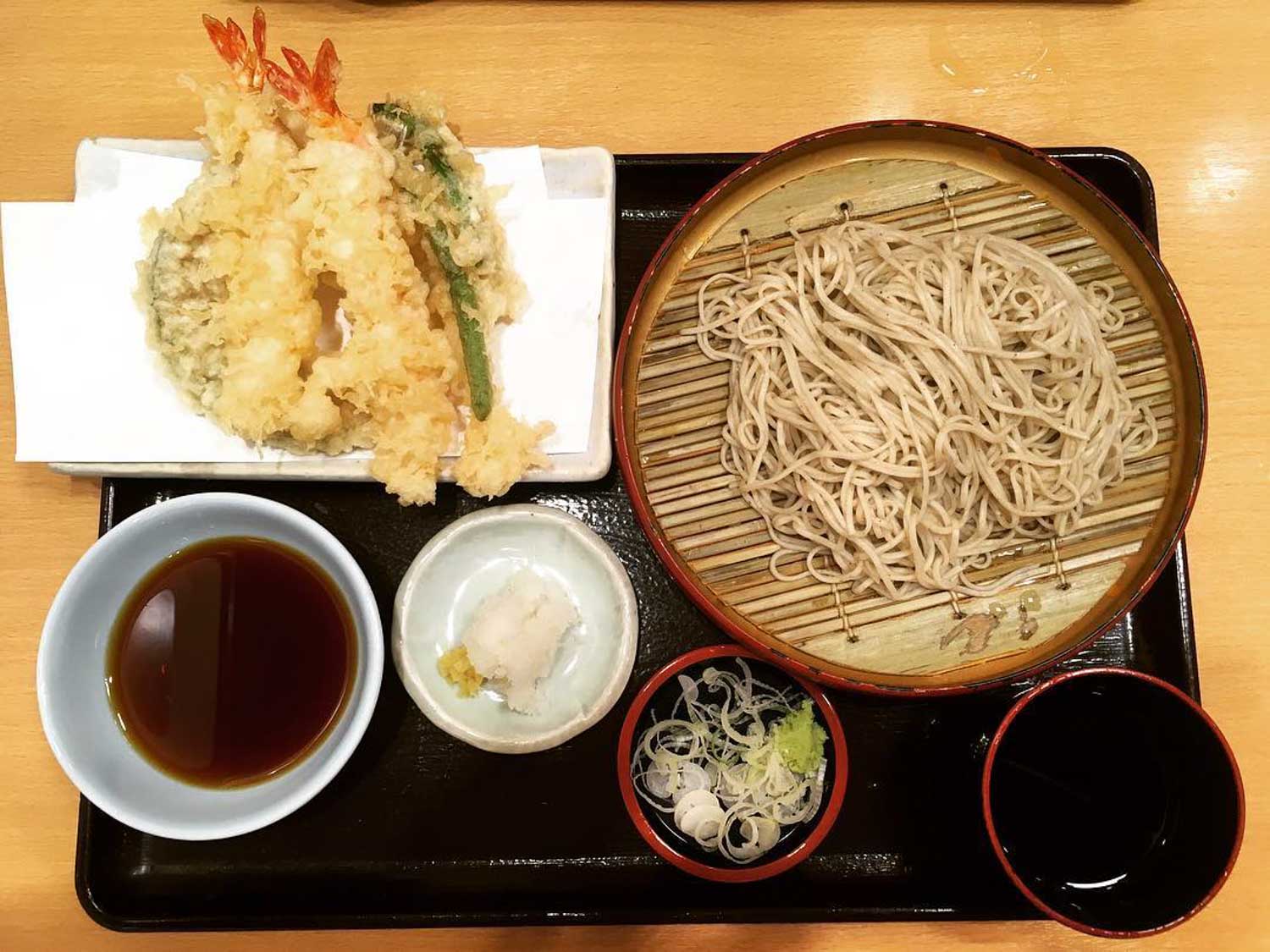 tempura tendon tenya - tendon with soba