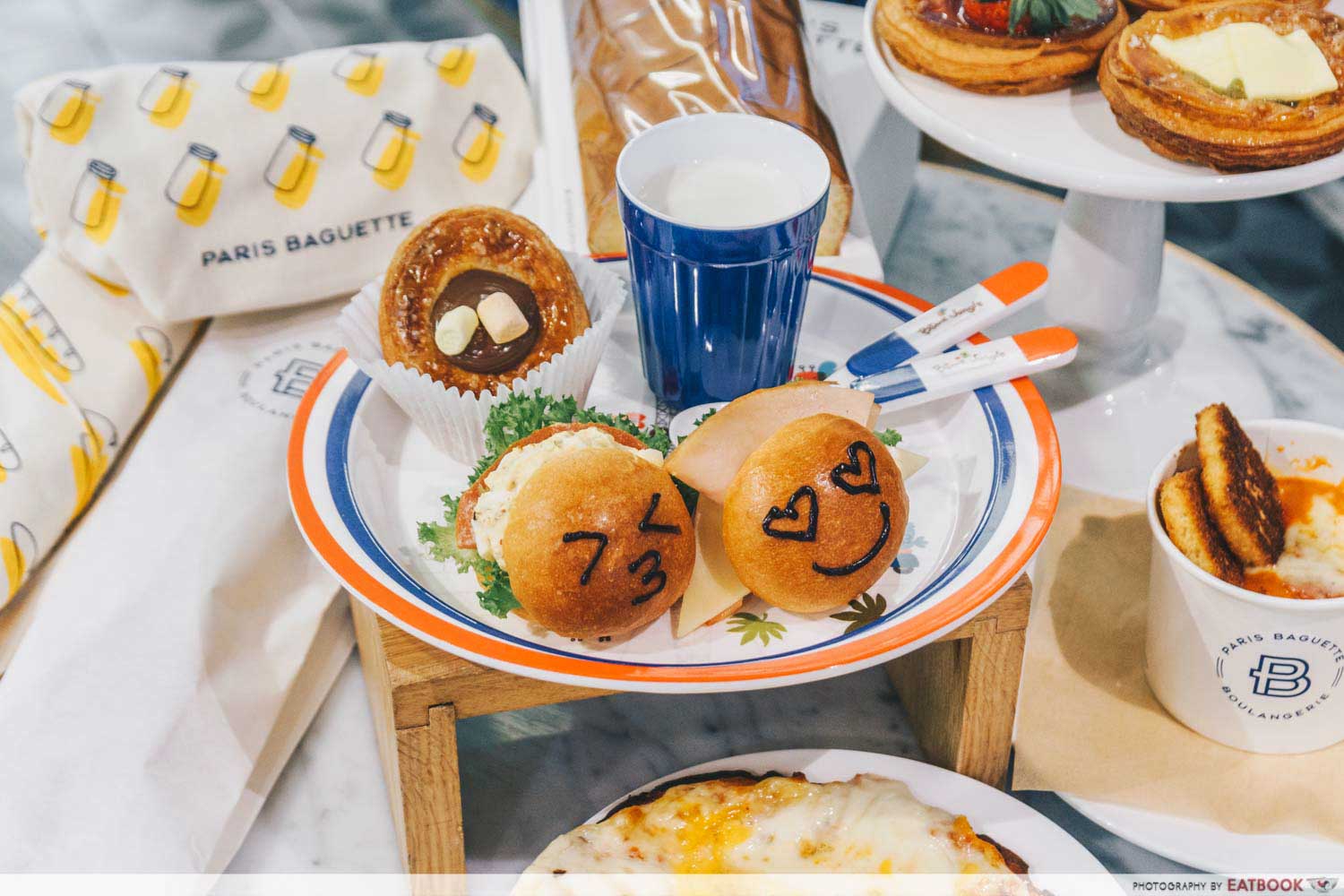 Paris Baguette Northpoint - mini burgers