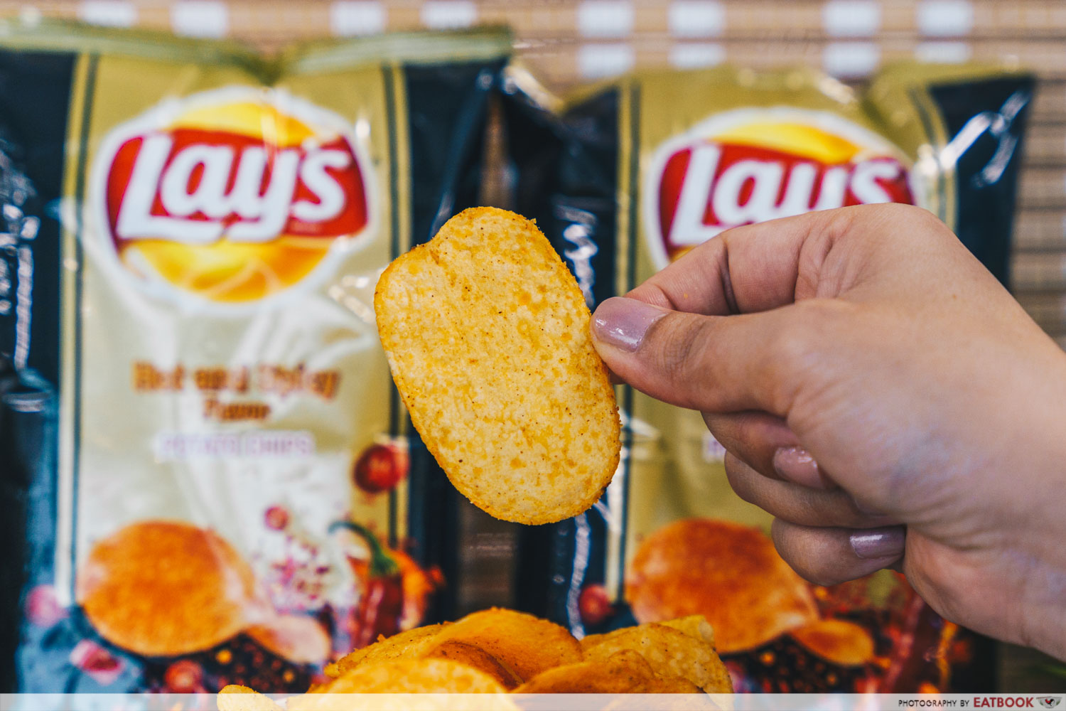 lay's potato chips - hot and spicy