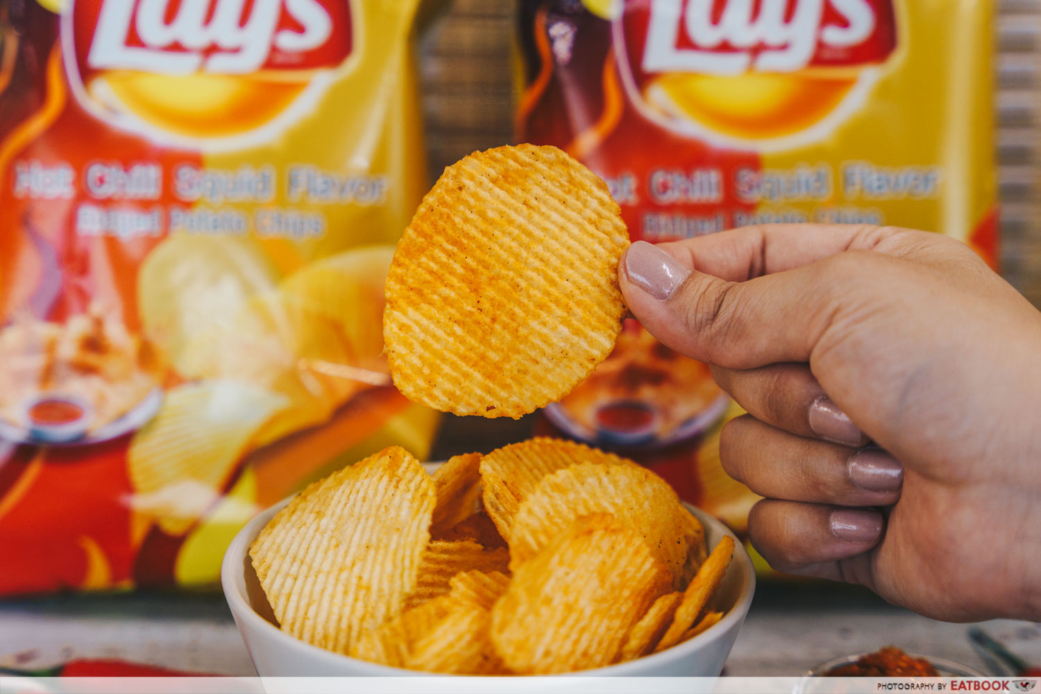 lay's potato chips - hot chilli squid