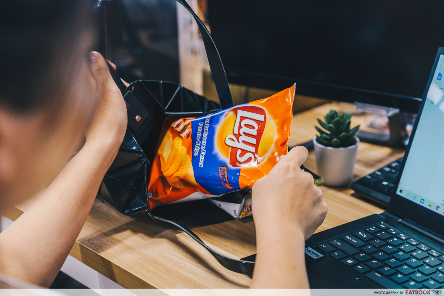 lay's potato chips - medium size