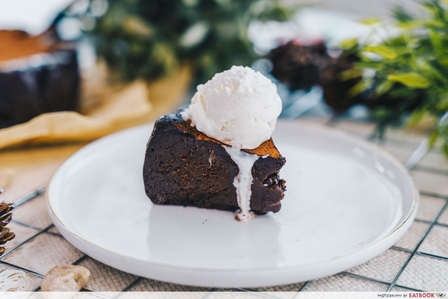 baked chocolate melt - with ice cream