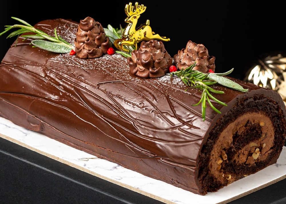 Yule Log Cake – Buche de Noel - coucoucake - cake and baking blog