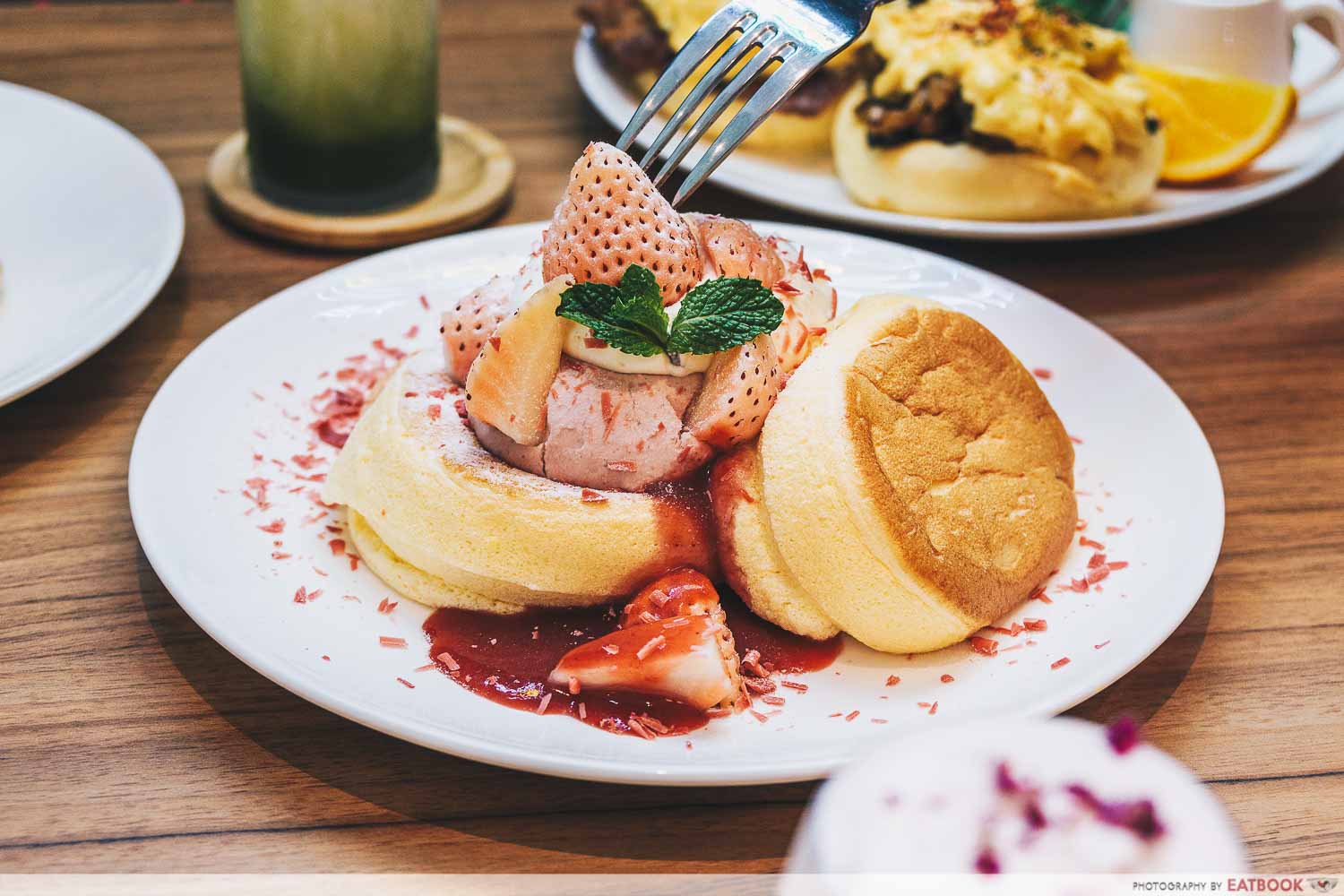 flipper's souffle pancakes awayuki strawberry