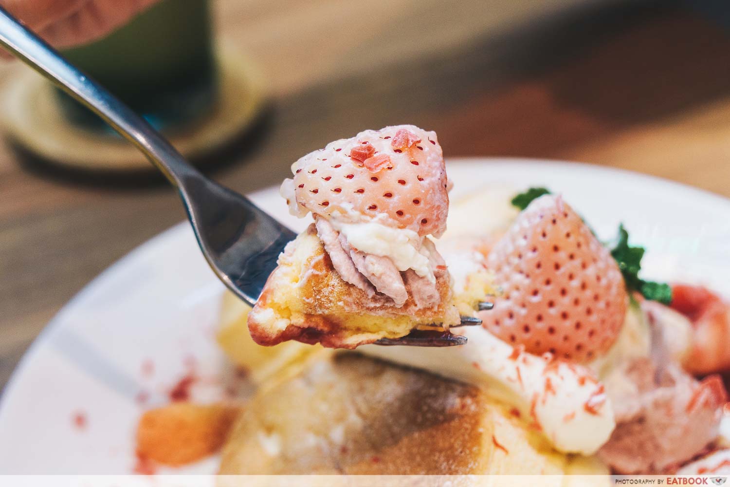 flipper's souffle pancakes awayuki strawberry