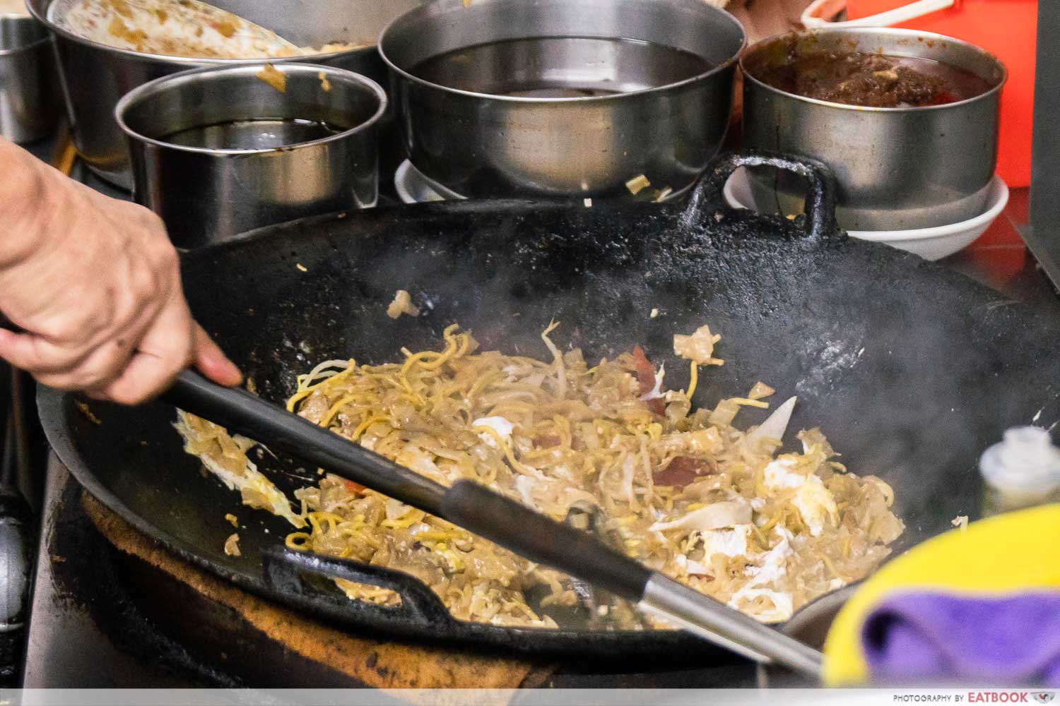 Cockles Fried Kway Teow - frying shot