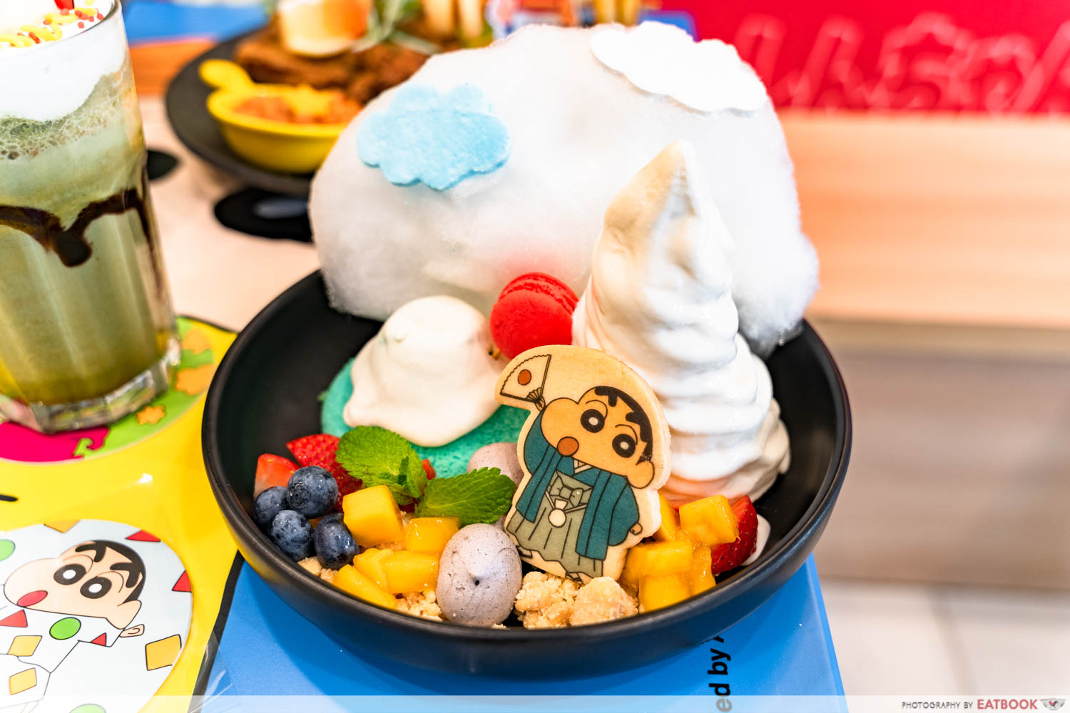 crayon shinchan cafe chiffon cake