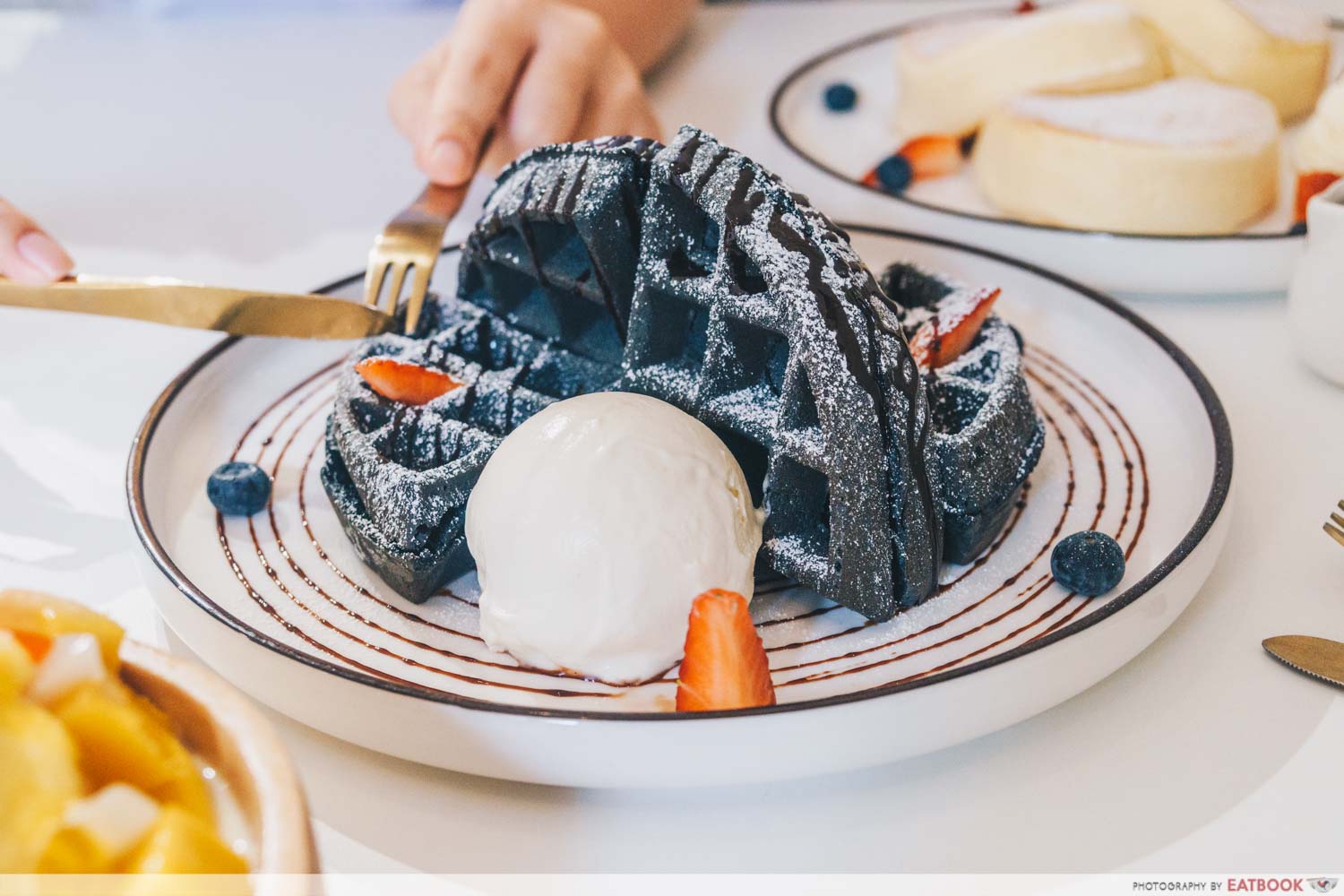 charcoal waffle at nirvana dessert cafe