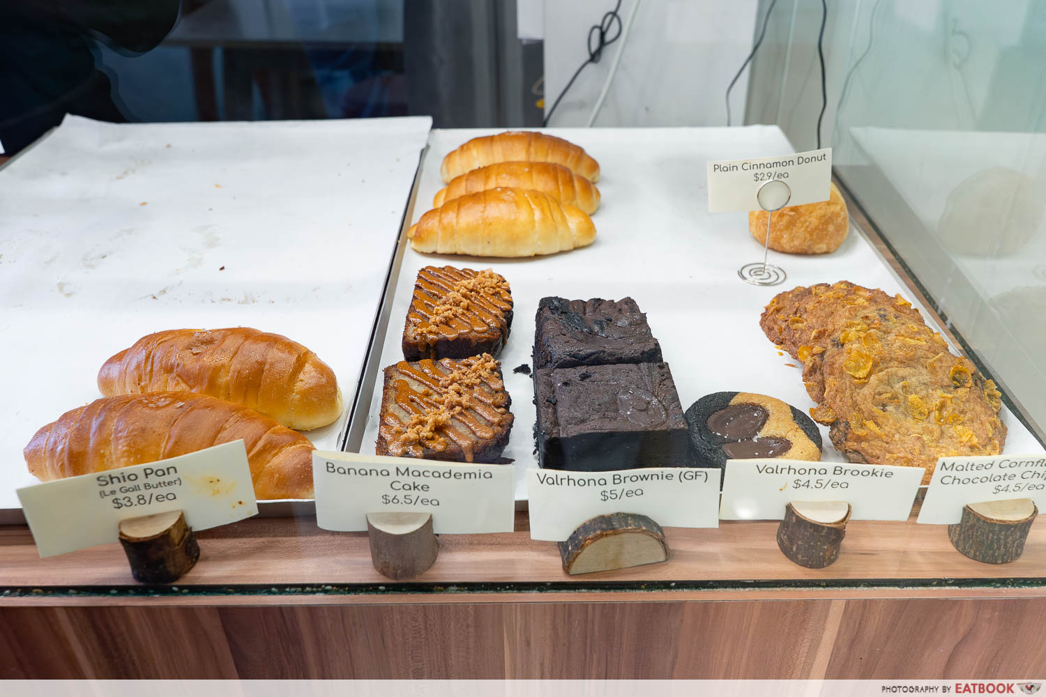 puffs and peaks bakes display